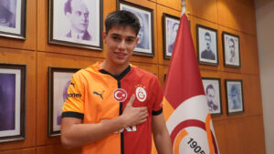 galatasaraya-imzayi-atti-transfer-oldu-jy6s.jpg